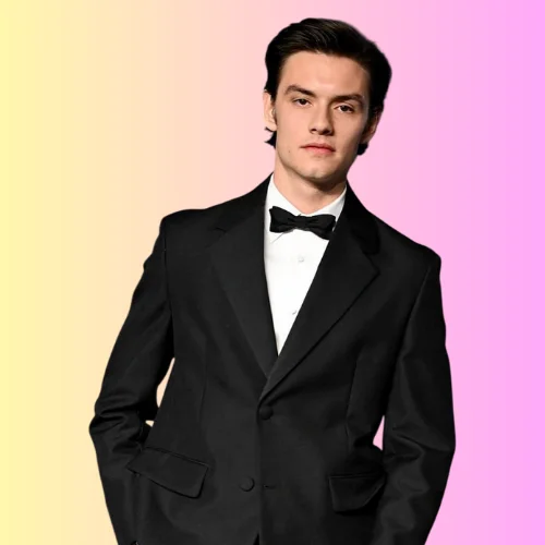 Louis Partridge